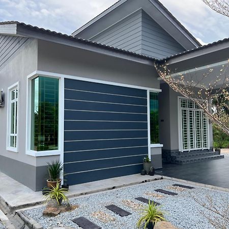 Majestic Homestay - ปาเซร์ปูเตะห์ ภายนอก รูปภาพ