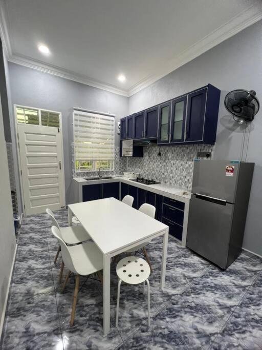 Majestic Homestay - ปาเซร์ปูเตะห์ ภายนอก รูปภาพ
