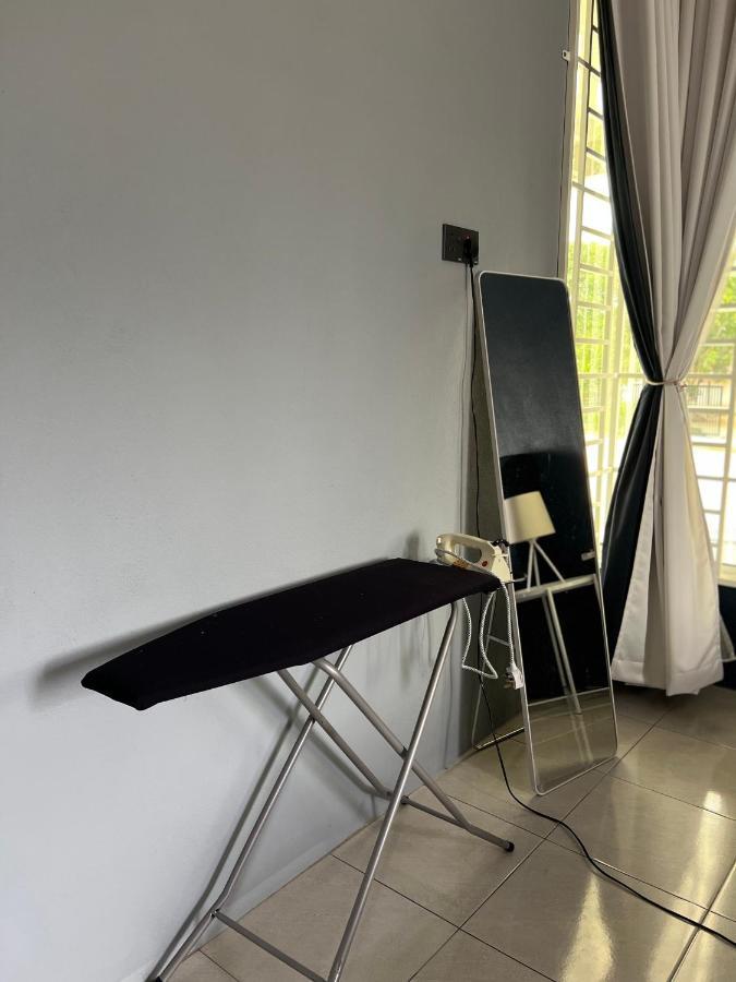 Majestic Homestay - ปาเซร์ปูเตะห์ ภายนอก รูปภาพ